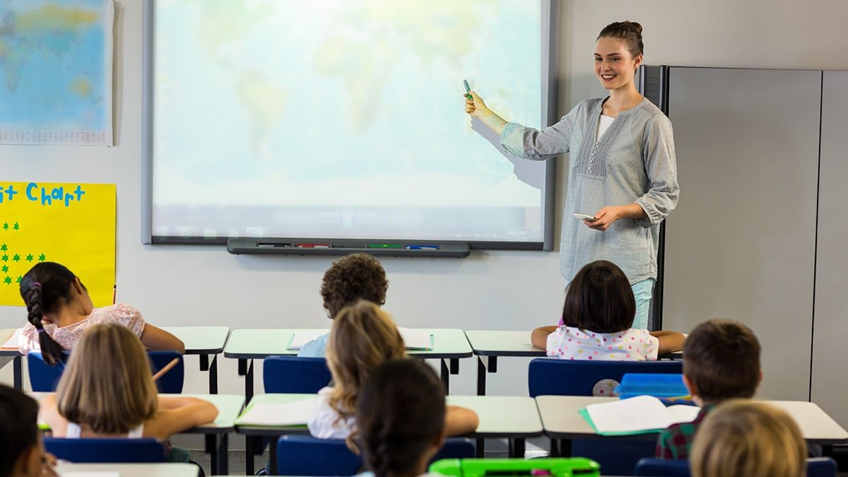 Classroom video presentation using projector